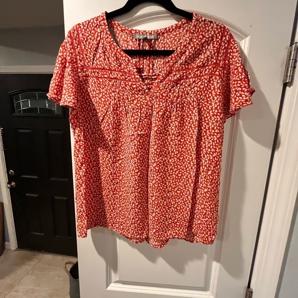 ~Daniel Raiin~ Patterned Women's Top